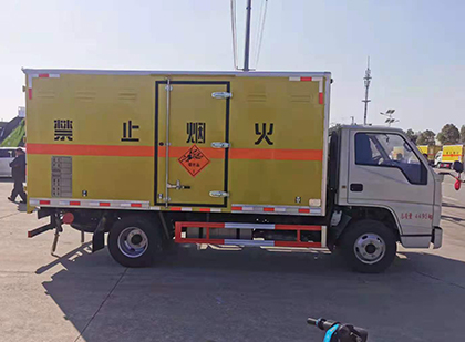 集美爆破器材运输车工人安全操作规范与智能技术保障